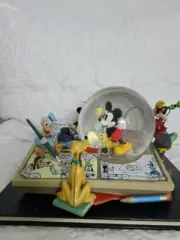 Disney Mickey& Friends Comic Strip Artists Mickey Mouse March Snow Globe NEW!!!
