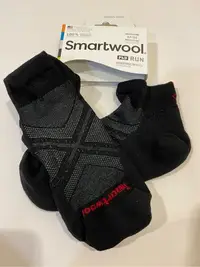 在飛比找Yahoo!奇摩拍賣優惠-當季新貨 男生女共 Smartwool phd run li