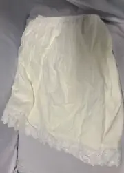 White Ruffle Lace Trimmed Bedskirt - Full, Elastic