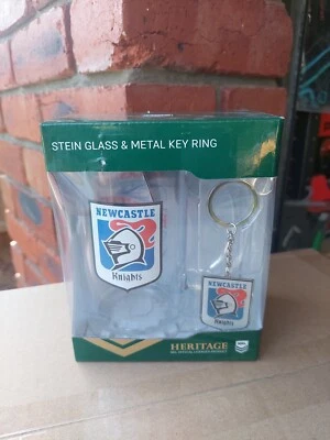 NRL Newcastle Knights Glass Handle Drinking Stein And Metal Keyring - Team Logo