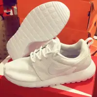 在飛比找蝦皮購物優惠-wmns nike roshe one 全白 經典 舒適