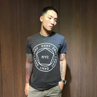 美國百分百【全新真品】DKNY 短袖 T恤 Logo T-shirt 男款 上衣 Tee 短T 鐵灰/麻灰 AD43