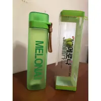 在飛比找蝦皮購物優惠-韓國 melona 磨砂水壺 綠色（全新）