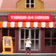 Resin 1/64 Diorama Miniature Figure Tourists Visit Fat Man Eating Hamburger Boys