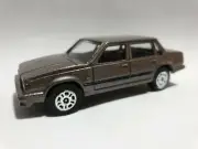 CORGI - VOLVO 760 SALOON MODEL CAR 1985 SCALE 1:76?