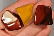 3 MOOKAITE TUMBLED STONES 27g Healing Crystals, Calm Versatility Strength