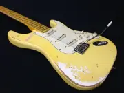 Haze Scalloped Fretboard Tremolo Relic HST Electric Guitar - Yellow HSVTGSTAM