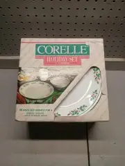 NEW VINTAGE CORELLE HOLIDAY SET BY CORNING WINTER HOLLY 16 PIECE SET