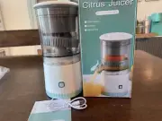 Electric Citrus Juicer Rechargeable Hands-Free Portable Orange Lemon Squeezer