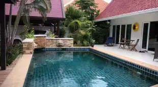 Luxury Swimming Pool Villa on the Seaside of Pattaya City