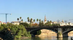 伊莎貝爾二世橋公寓Apartamento Puente de Triana