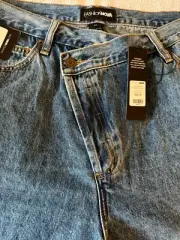 NWT-Women's Tall Crossover Straight leg jeans, 14 Plus, Medium wash