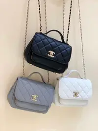 在飛比找Yahoo!奇摩拍賣優惠-[二手正品]Chanel Haas牛皮郵差包 A93749白