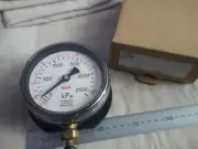 Dobbie Pressure Gauge 0-2500kPa R22 1/4" Flare Model:PGR100328