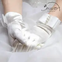 在飛比找momo購物網優惠-【MWD】緞面珍珠手套 簡約短款手套 WD0194(新娘手套