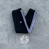 在飛比找蝦皮購物優惠--EOS- Adidas Originals CW2981 