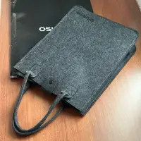 在飛比找蝦皮購物優惠-OSIM 全新厚毛氈扣式手提袋 電腦包 購物袋