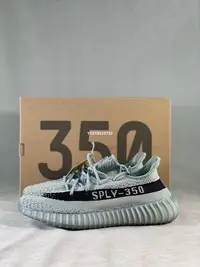 在飛比找Yahoo!奇摩拍賣優惠-Adidas Yeezy Boost 350 V2 百搭輕便