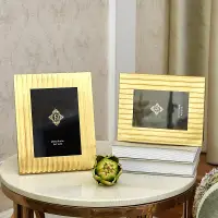 在飛比找蝦皮購物優惠-美式歐式黃銅封釉金屬相框擺臺 客廳邊幾臥室書房豎條紋相框裝飾