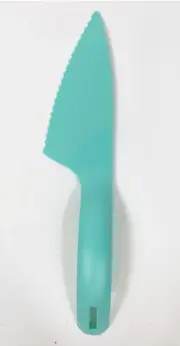 Tupperware Cut N Serve Cake Pie Dessert Knife Serrated Edge Green-NEW