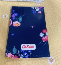 在飛比找Yahoo!奇摩拍賣優惠-菱楓本舖 時尚百搭英國Cath Kidston 花圖騰護照夾