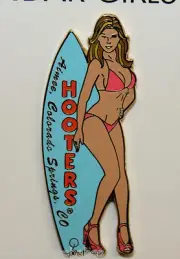HOOTERS AIMEE CALENDAR/COVER GIRL PINK BIKINI SUIT LITE BLUE SURFBOARD LAPEL PIN