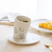 在飛比找ETMall東森購物網優惠-現貨一丁目日本進口有田燒白對雨情花斜塔咖啡杯茶杯日料湯杯盤子