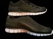MENS NIKE FOOTSCAPE FREE PRM NSW NRG BLACK CARGO KHAKI SZ 9.5