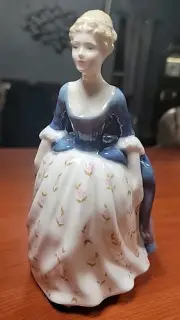 Vintage Royal Doulton Figurine ~ Alison HN#2336 ~ 7 1/2" ~ Mint Condition