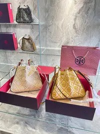 在飛比找Yahoo!奇摩拍賣優惠-全館免運  TORY BURCH T Monogram編織刺