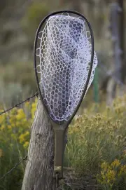 FISHPOND NOMAD NATIVE LANDING FISHING NET NATIVE COLOR CARBON FIBER RUBBER BAG