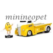 JADA HOLLYWOOD RIDES 1947 FORD COE FLATBED 1/24 with M & M FIGURE YELLOW 33425