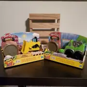 Playdoh Wheels Set of Two, Street Sweeper and Bulldozer Tractor Brand New