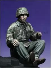 ALPINE MINIATURES 1:35 SET 35029 WWII GERMAN SD.KFZ. 251 DRIVER (1 FIGURE)