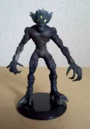 TORRIGLIA TYPE ALIEN FIGURE /Invader, Monster /New, Sealed /Majestic collection