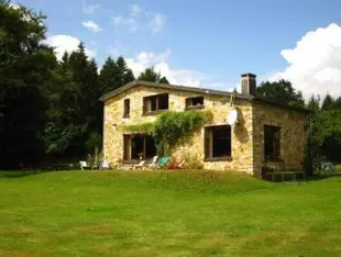 Sunny holiday home in Stavelot in the Houvegnez forest