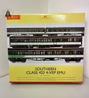 Hornby R30106 OO Gauge Class 423 4-VEP EMU Train Pack Southern