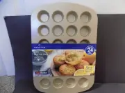 Crofton Quantanium Mini Muffin Pan Makes 24