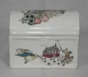 DISCONTINUED WEDGWOOD BEATRIX POTTER "PETER RABBIT" TREASURE CHEST 4" x 3" NEW