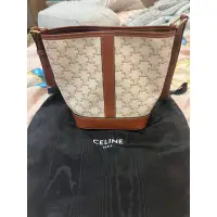 在飛比找蝦皮購物優惠-Celine 白色凱旋門牛皮水桶包 小款