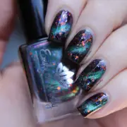 Emily de Molly Glances To Stares Green Blue Purple Shimmer Magnetic Nail Polish