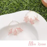在飛比找momo購物網優惠-【MISS KOREA】浪漫粉色花朵串飾圈圈造型耳環(花朵耳