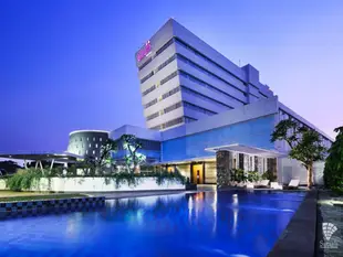 唐格朗艾蓮姆飯店Allium Tangerang Hotel