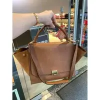 在飛比找旋轉拍賣優惠-典精品名店 Celine 真品 雙拼 焦糖 金釦 Trape