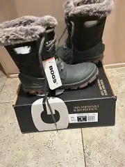 NIB WOMENS BOGS DARK GREEN CAMO ARCATA BOOTS 8