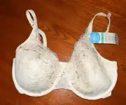 New Playtex 36DD Bra Ivory Embroidered Lace Underwire Adjustable Strap Lifting
