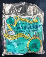 1992 McDonald's Happy Meal Toy Disney Snow White & 7 Dwarfs Dopey & Sneezy - NIP
