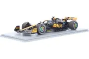 Spark McLAREN F1 MCL60 3rd JAPAN GP 2023 PIASTRI #81 with Showcase 1/18 Scale