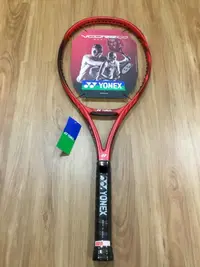 在飛比找樂天市場購物網優惠-Yonex V-Core 100 專業網球拍 (火焰紅)