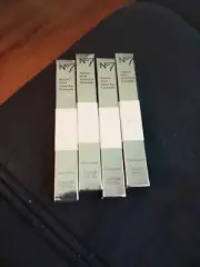 NEW IN BOX, UNOPENED No7 Radiant Glow Under Eye Concealer - 70